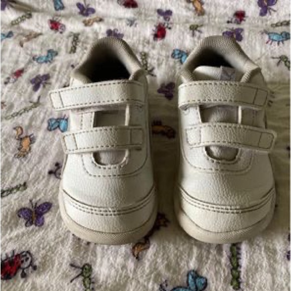 Size 5 Puma toddler sneaker. - Picture 2 of 5